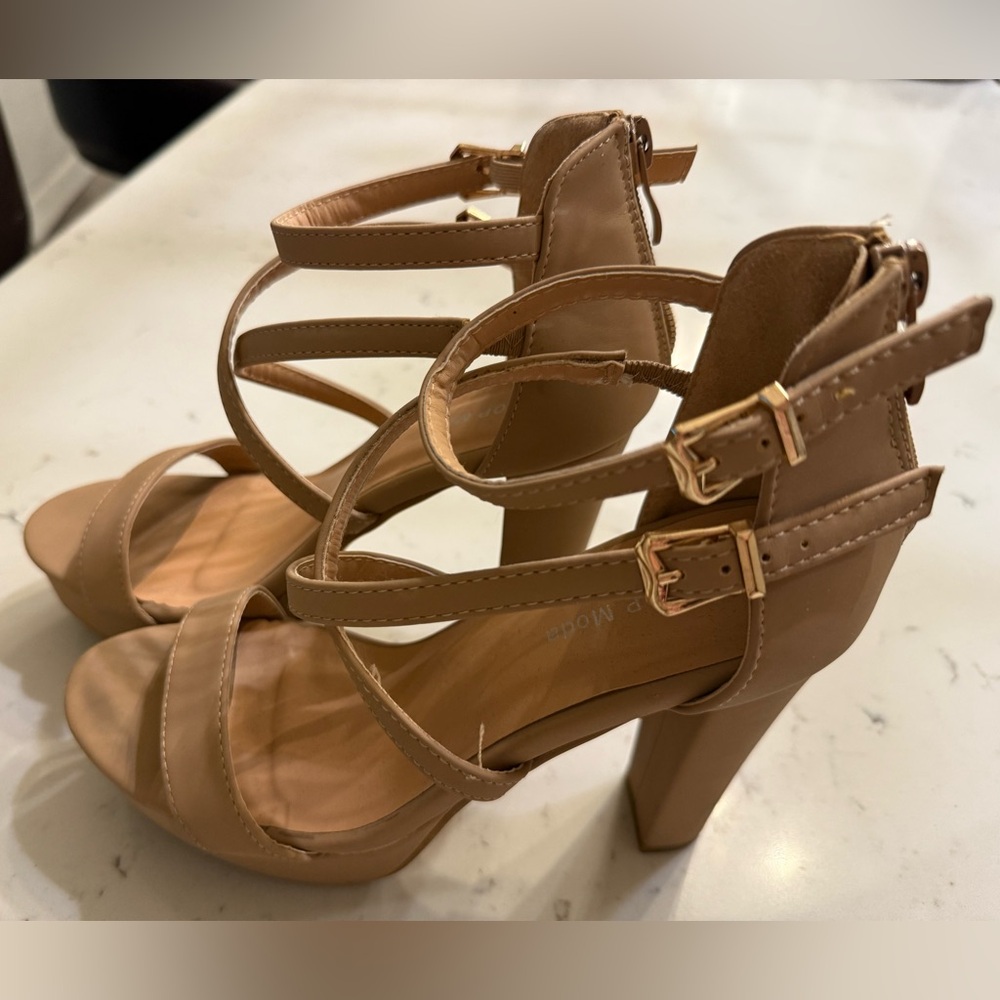 Too Moda tan SZ 6.5 gently used
